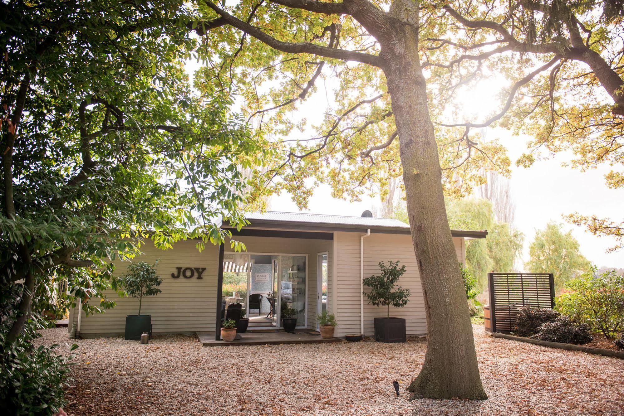Revive On Oakview Boutique Beauty And Accommodation Ashburton Exteriér fotografie